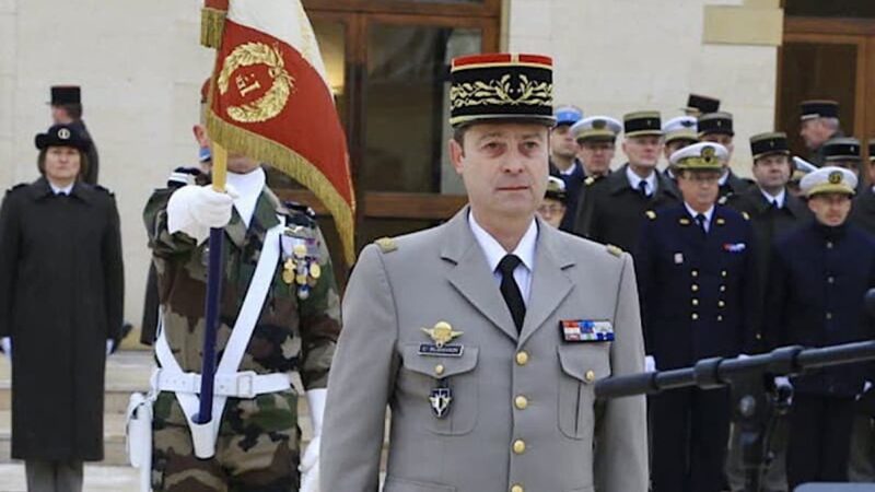 French General pays Tribute to the AntiVax: “They seem Normal, but They are Superheroes”