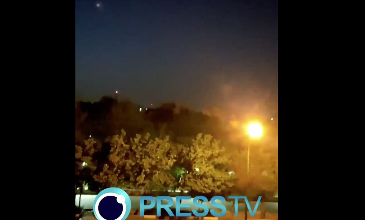 BIG EXPLOSIONS IN IRAN DUE TO ISRAELI ATTACKS. Air Defenses activated in Isfahan, Teheran and Shiraz (Video)