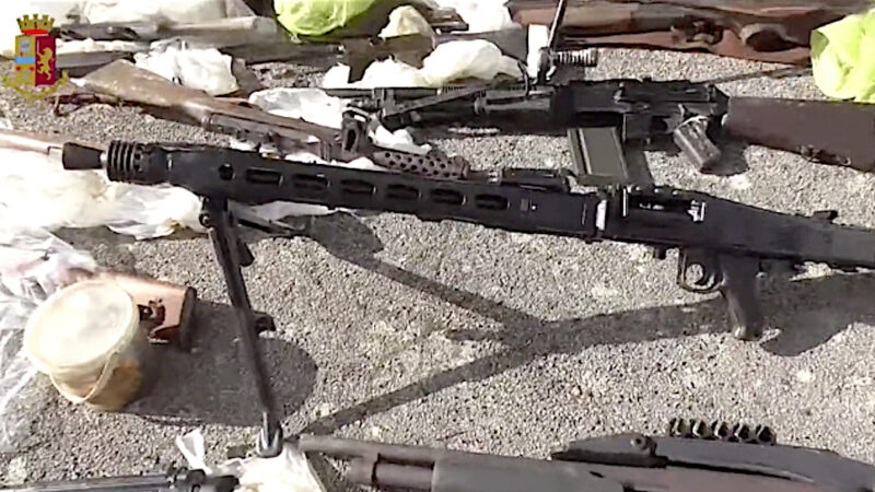 Too Many Machine-Guns and Bombs in Italian Farm! Police seized Suspect & Biggest War Arsenal