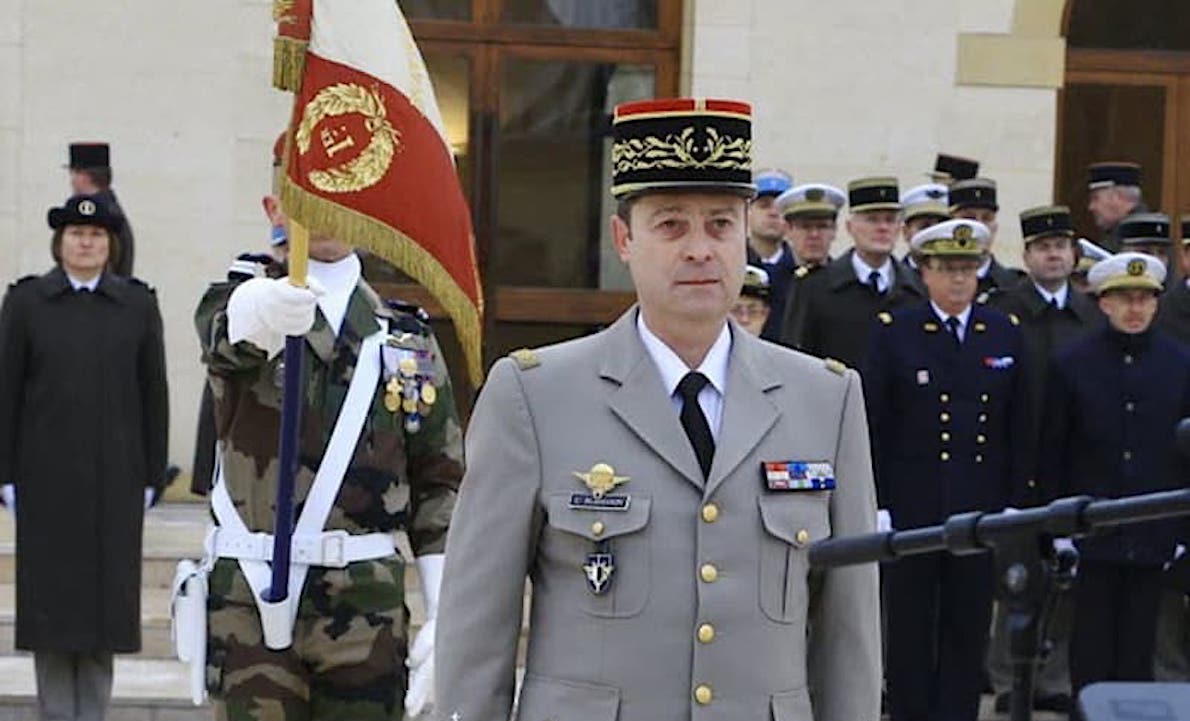 French General pays Tribute to the AntiVax: “They seem Normal, but They are Superheroes”