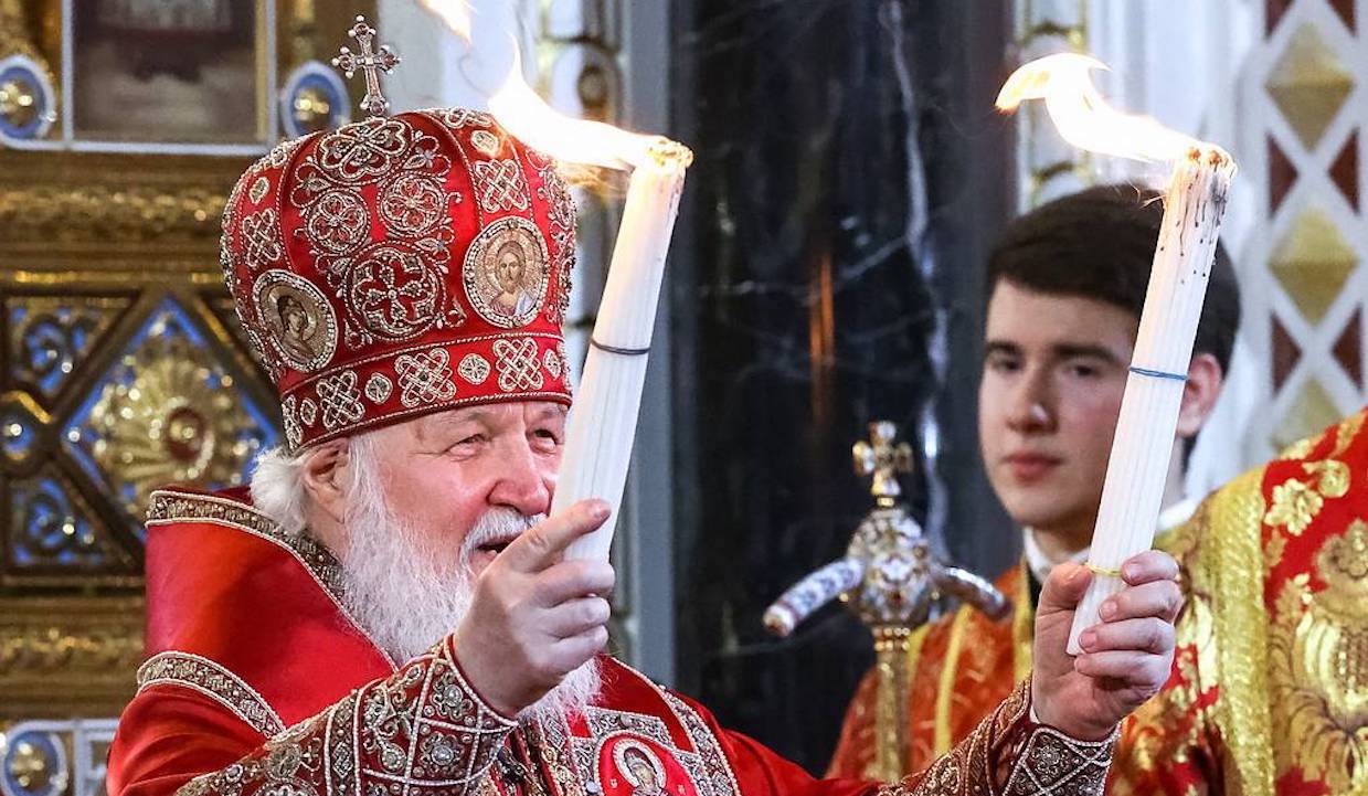 In the Orthodox Easter Russian Patriarch asks for a Soonest Peace. Ukrainian troops Shell a Donetsk Cathedral Killing a Believer