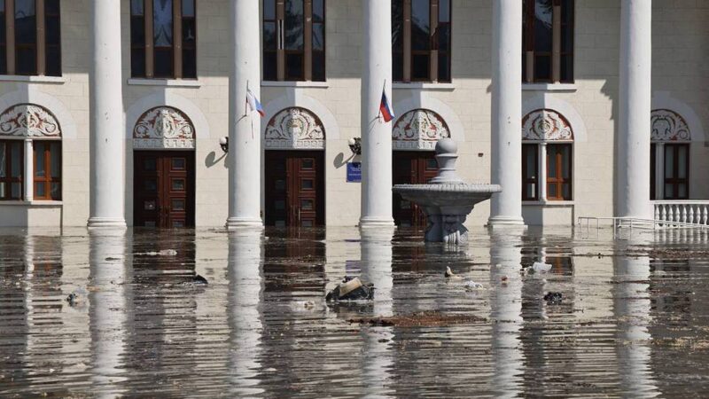 WAR DISASTER: City of Novaya Kakhovka Flooded after Dam destruction in Kherson “by Ukrainian Missiles from an Olkha MLRS” (video)