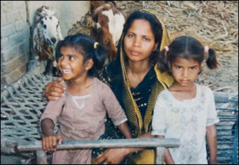 SPARI CONTRO LE FIGLIE DI ASIA BIBI