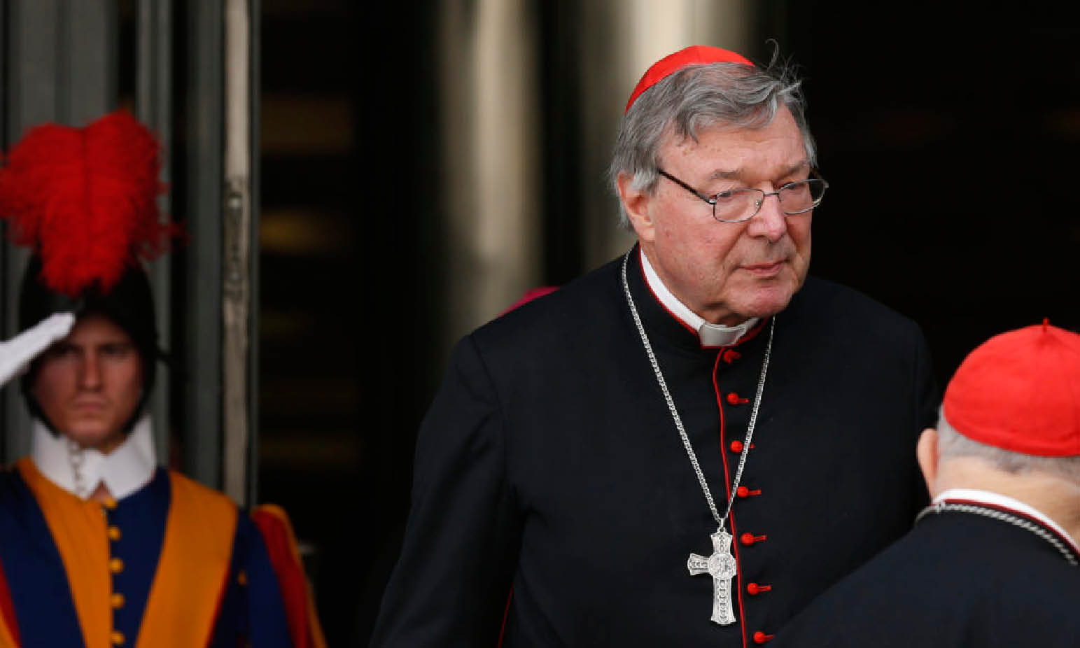 CALUNNIATO, INCARCERATO 400 GIORNI, ASSOLTO!!! Il Cardinale Pell salvato dal torvo complotto massonico