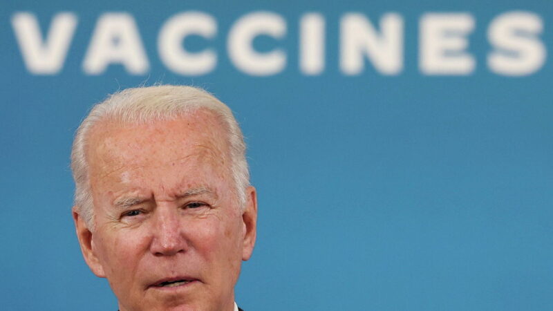 GIUDICE BLOCCA I VACCINI OBBLIGATORI DI BIDEN PER GLI OPERATORI SANITARI IN TUTTI GLI STATI. Dopo la richiesta di 13 Procuratori federali