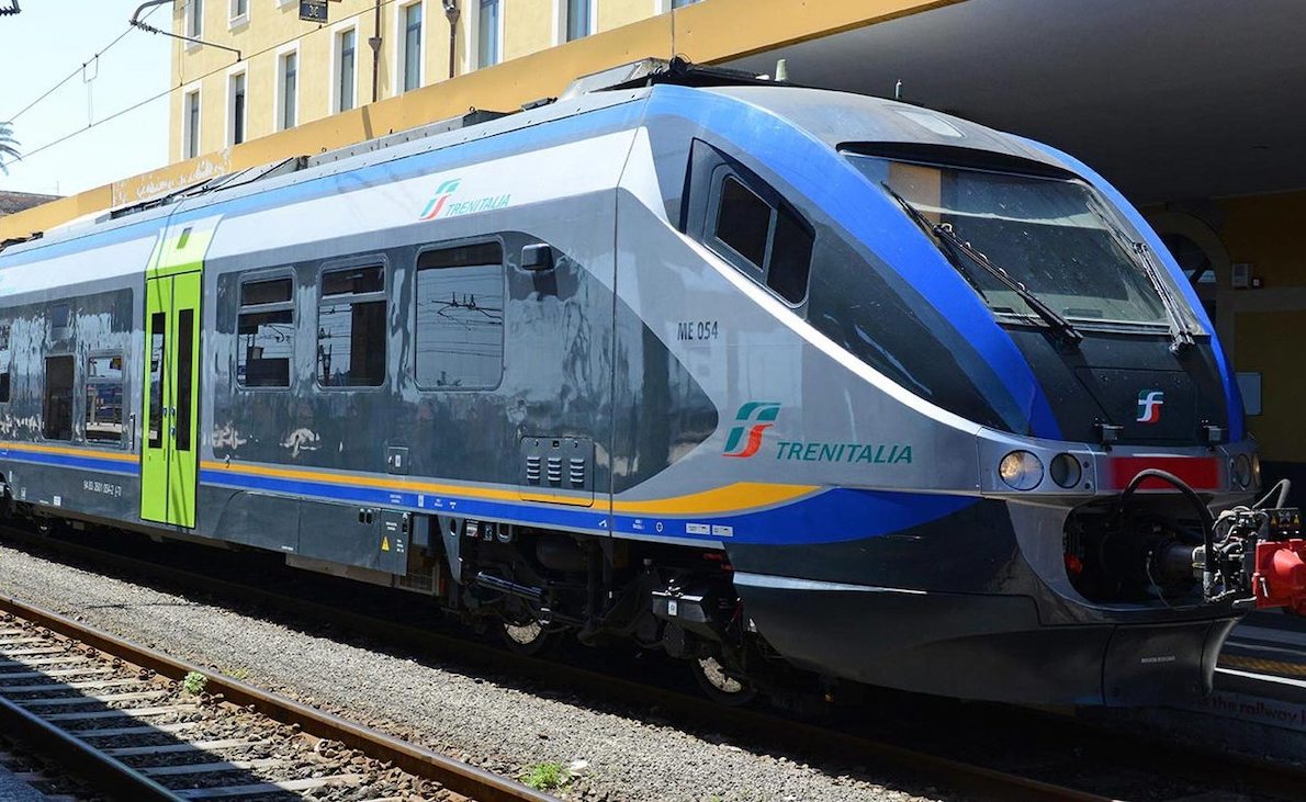 LA FOLLE CORSA AI TAMPONI FERMA I TRENI IN TUTTA ITALIA. Troppo Personale Positivo al Covid. Viaggi cancellati o Bus Sostitutivi