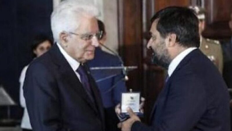 MATTARELLA BIS: LA TEATROCRAZIA PARLAMENTARE INCORONA IL RE DI LOCKDOWN E VACCINI