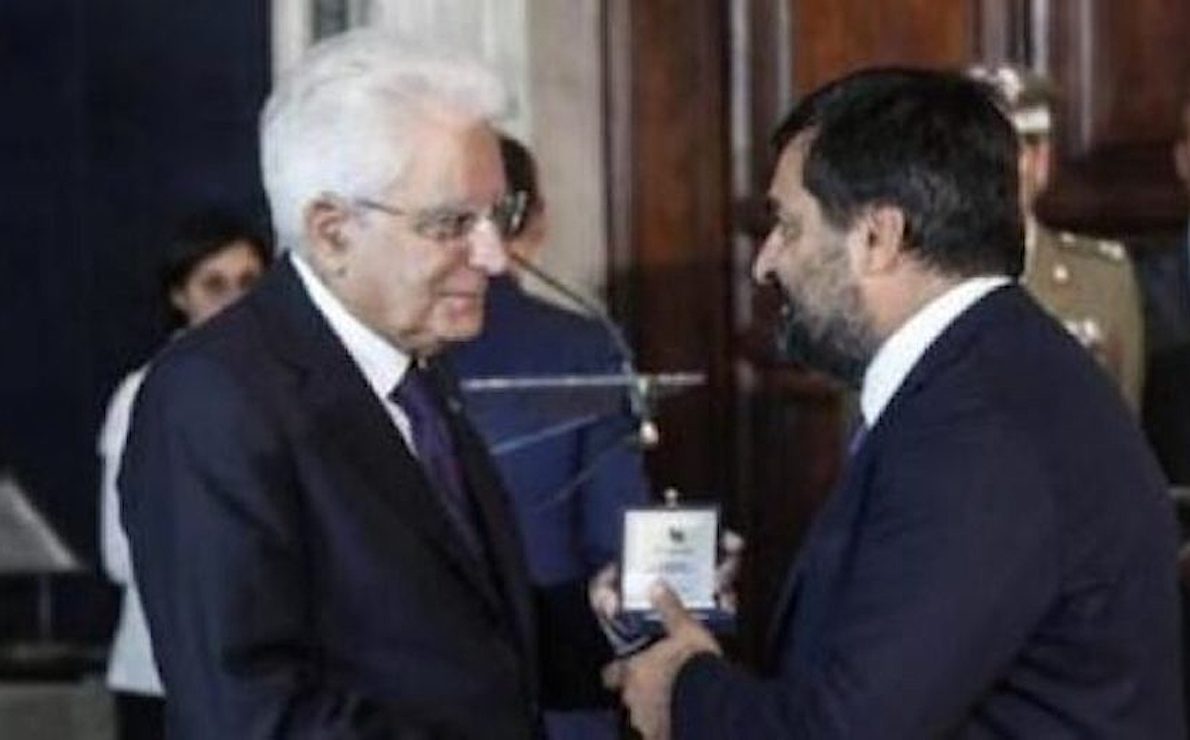 MATTARELLA BIS: LA TEATROCRAZIA PARLAMENTARE INCORONA IL RE DI LOCKDOWN E VACCINI