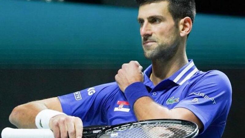 INFAME TRAPPOLA PER IL NO VAX DJOKOVIC. L’Imperatore del Tennis Attirato e Perseguitato dall’Australia