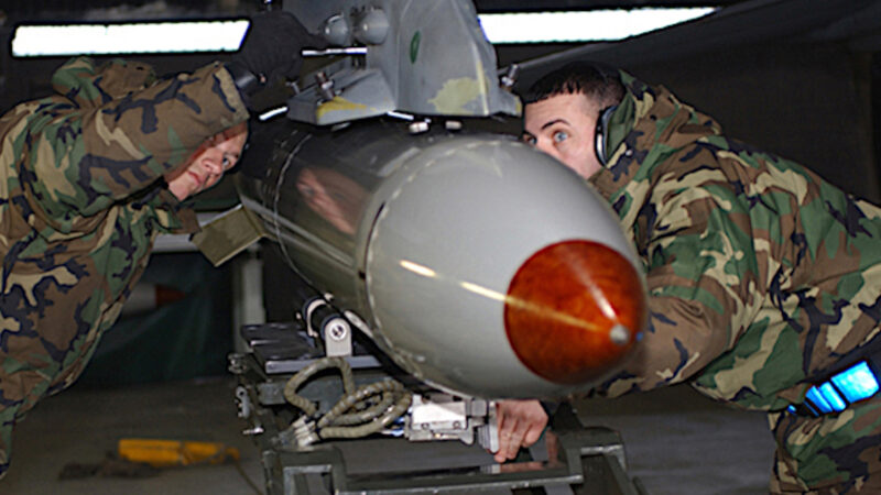 LA NATO VUOLE LA TERZA GUERRA MONDIALE IN EUROPA. Esercitazioni Nucleari: Ennesima Provocazione alla Russia. 200 Marines in Volo sugli F-18 ad Aviano