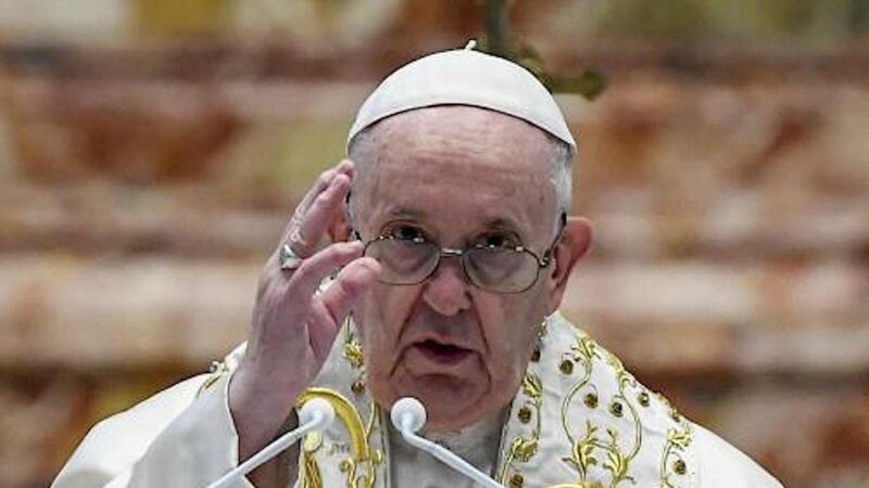 IL PAPA CONTRO LA “PERICOLOSA COLONIZZAZIONE TRANSGENDER”. Ma i Media Occidentali lo Censurano