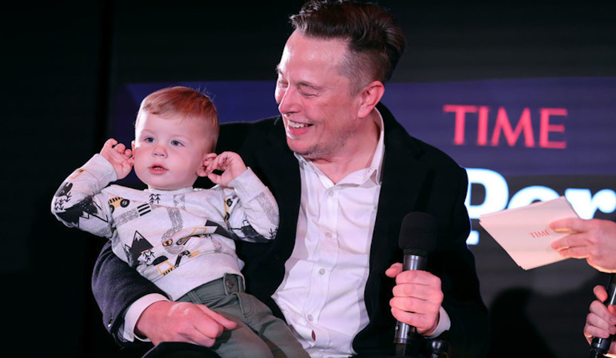 “ERGASTOLO PER CHI FA CAMBIO DI SESSO AI BAMBINI”. Elon Musk Difende i Divieti di Interventi Chirurgici decisi dalla Florida di DeSantis