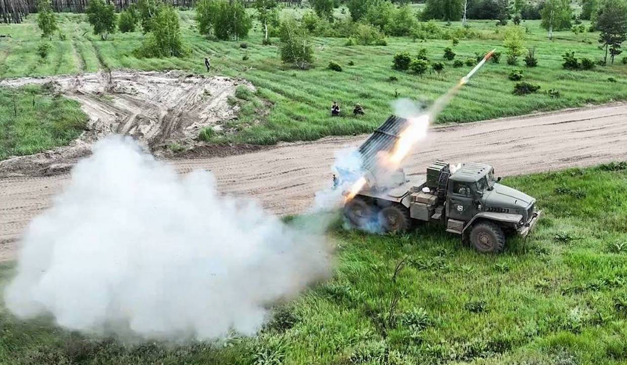 CONTROFFENSIVA UCRAINA SUBITO RESPINTA IN DONBASS. Russia: “250 Nemici Uccisi e 16 Carri Armati Distrutti” – video