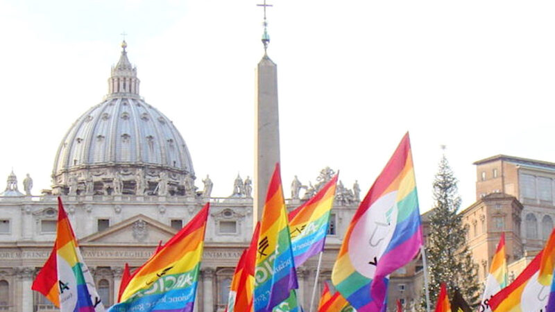 IL VATICANO TIFA PER I TRANS IN VISTA DEL FESTIVAL DEI GIOVANI. Basta Soldi alla Chiesa: Dateli ai Poveri non ai Grassi Cardinali!