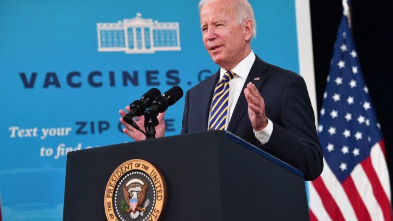 BIDEN LANCIA I NUOVI VACCINI COVID PER LE VARIANTI. CDC Allerta “Vaccinati a Rischio Infezione” ma Interrompe Farmacovigilanza su Danni mRNA