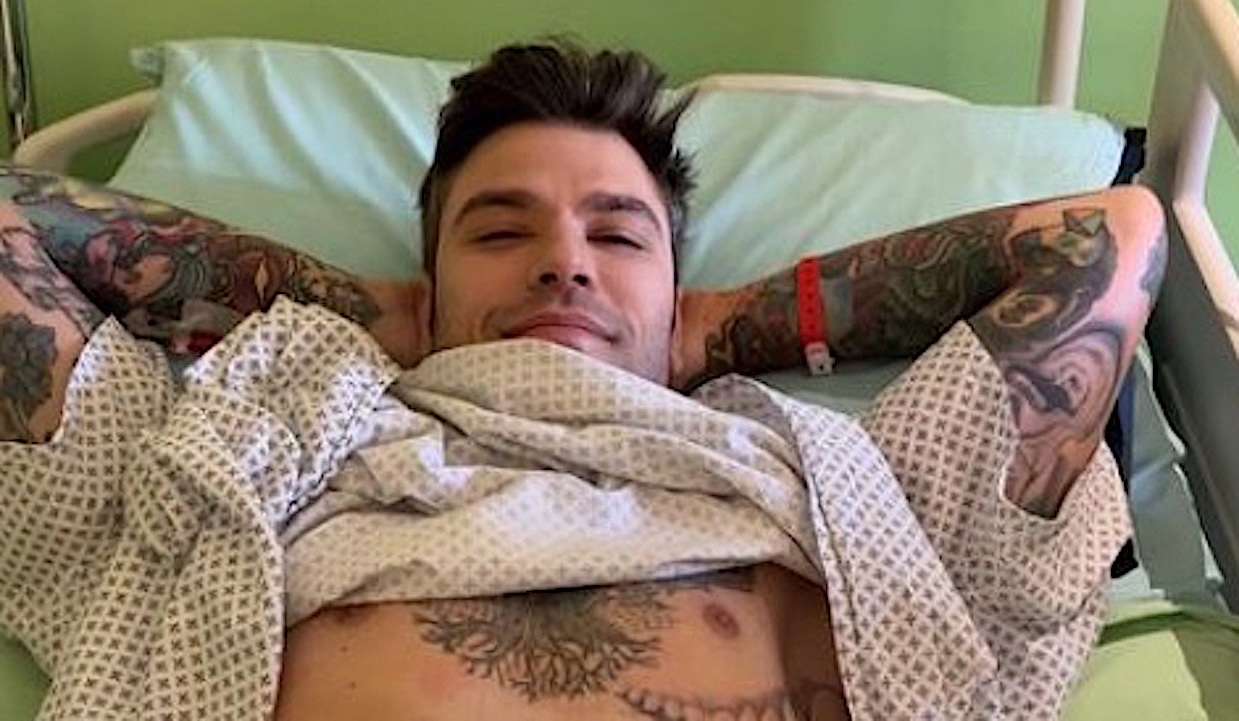FEDEZ DI NUOVO IN OSPEDALE. Dopo Cancro ed Herpes: due Patologie tipiche di Reazioni Avverse ai Vaccini mRNA Covid