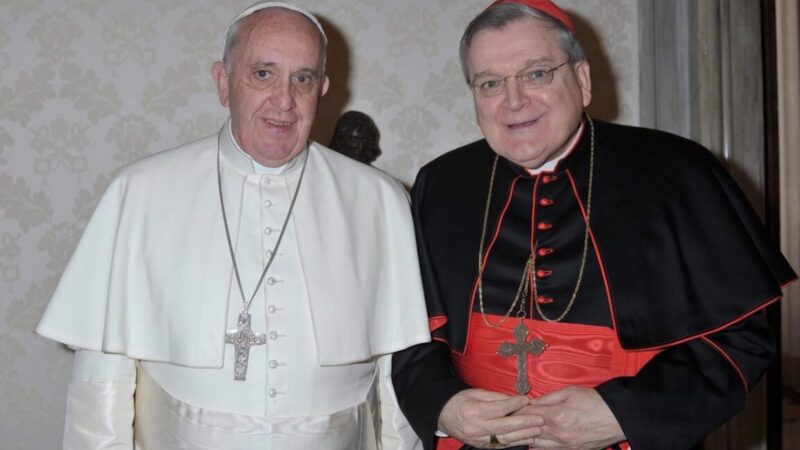 PAPA FRANCESCO PUNISCE IL CARDINALE DEI “DUBIA” ANTI-LGBT. Burke colpito dalla Mannaia del Vaticano sugli Alloggi di Lusso ai Porporati