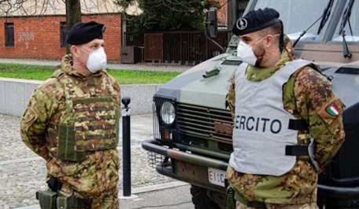 BAVAGLIO A MILITARI E POLIZIOTTI SUI REATI IN CASERMA (e Danni da Vaccini). “Freno” di Stato a Procedura Whistleblowing per Denunce Anonime Protette