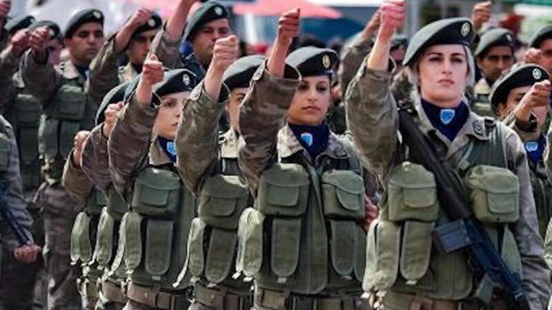 DONNE ALLE ARMI PER FORZA IN DANIMARCA. Ecco la Parità di Genere nell’Europa pronta alle Guerre NATO