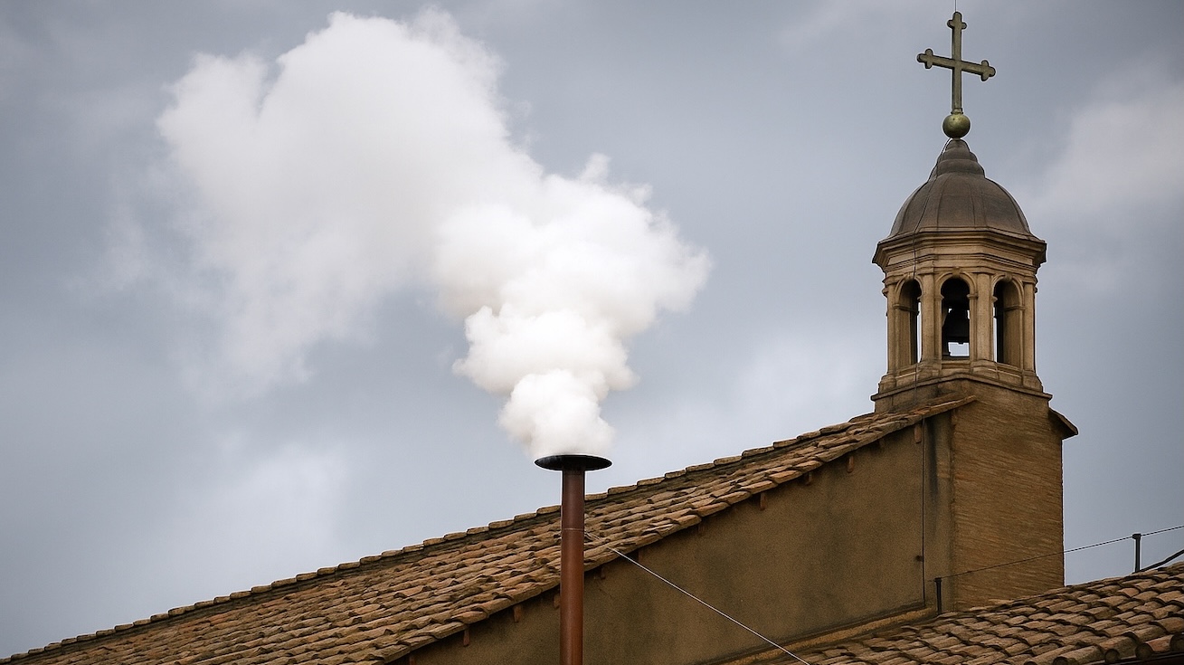 HABEMUS PAPAM: Eletto il nuovo Pontefice alla Quarta Votazione. Alle 19 l’Annuncio Ufficiale